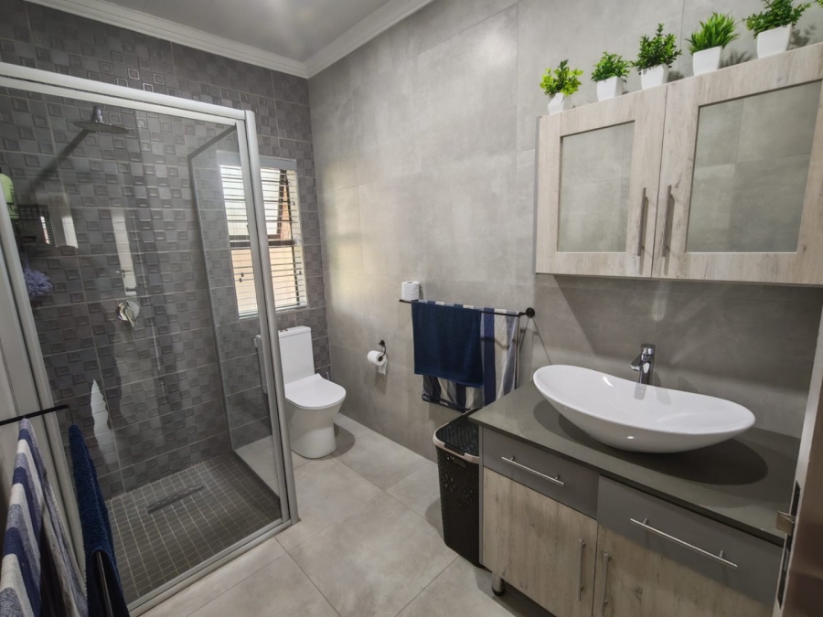 To Let 3 Bedroom Property for Rent in Flamwood North West